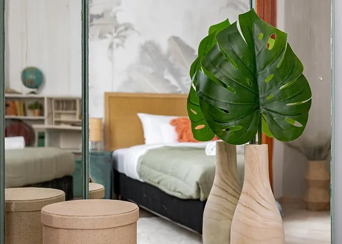 Jungle Aesthetics Downtown Aircon And Garage Parking Daire