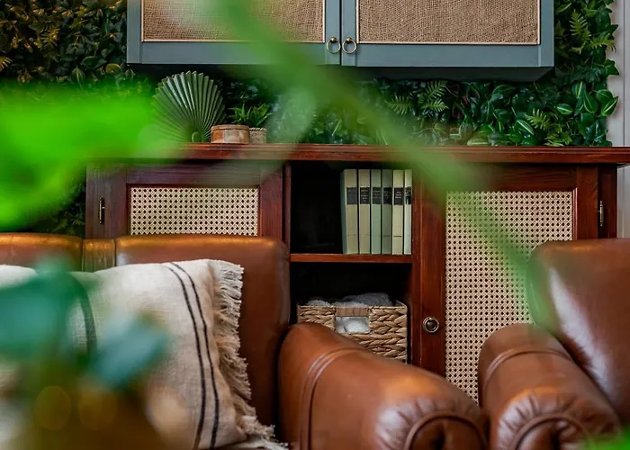 Jungle Aesthetics Downtown Aircon And Garage Parking *