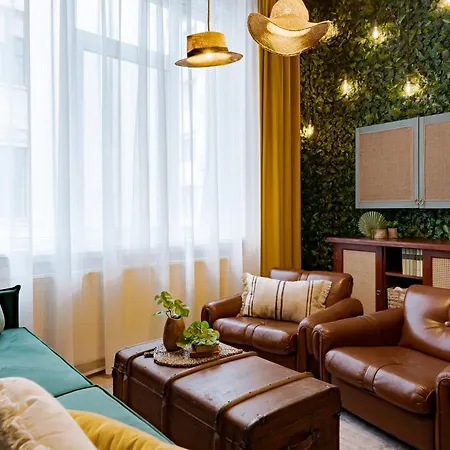Jungle Aesthetics Downtown Aircon And Garage Parking * 布达佩斯