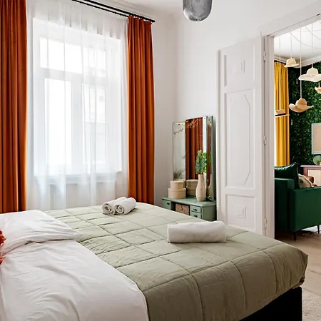 Appartamento Jungle Aesthetics Downtown Aircon And Garage Parking Budapest